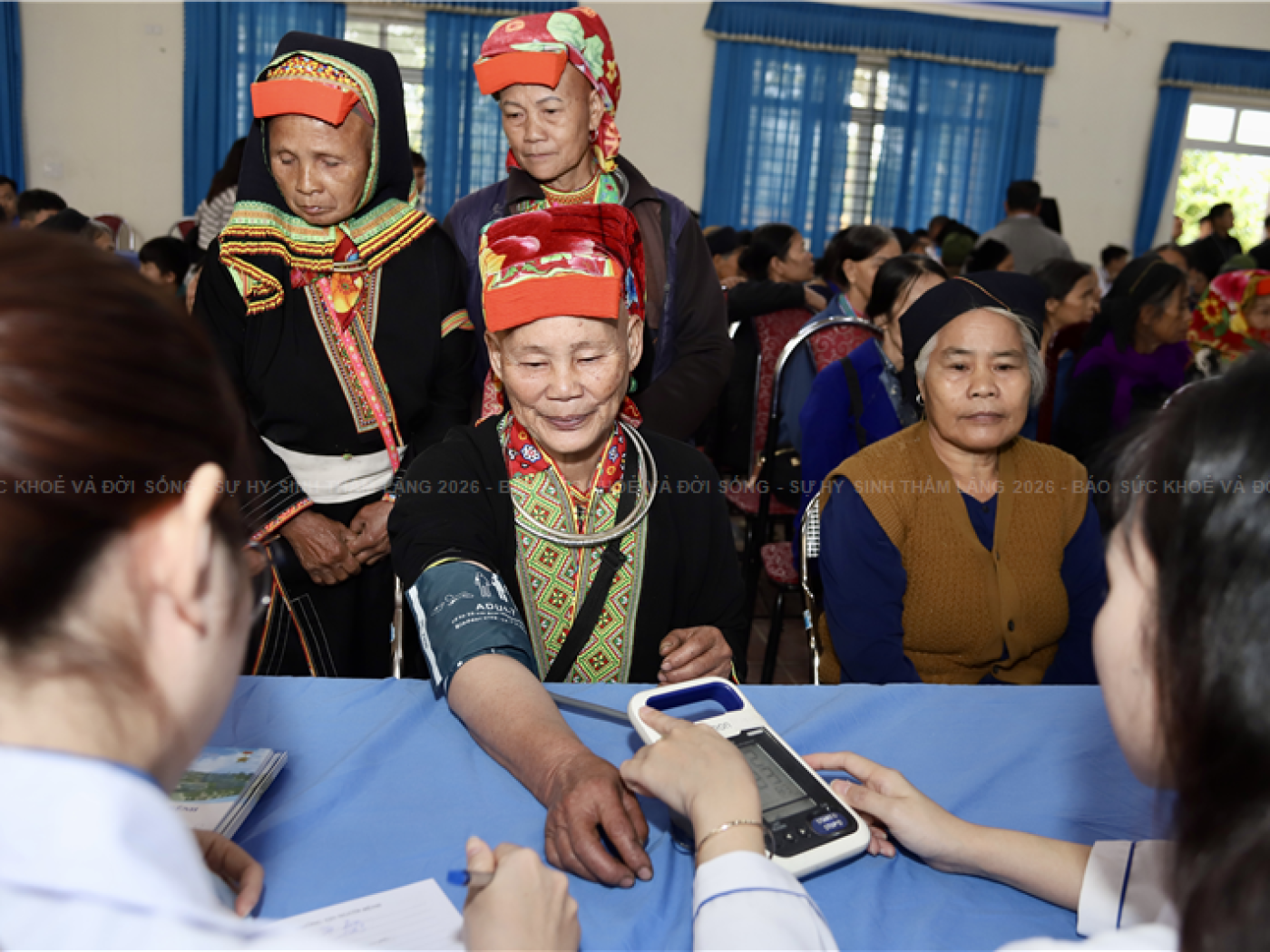 Những người thầm lặng sau lũ dữ