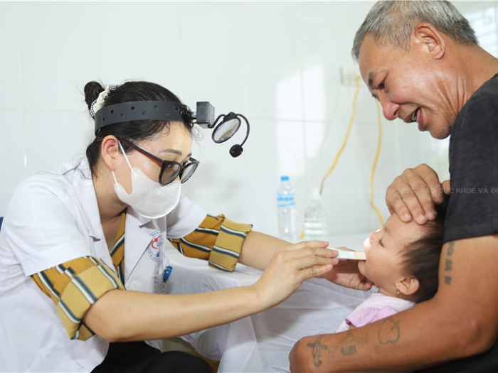 Màu áo trắng nơi xã đảo Minh Châu