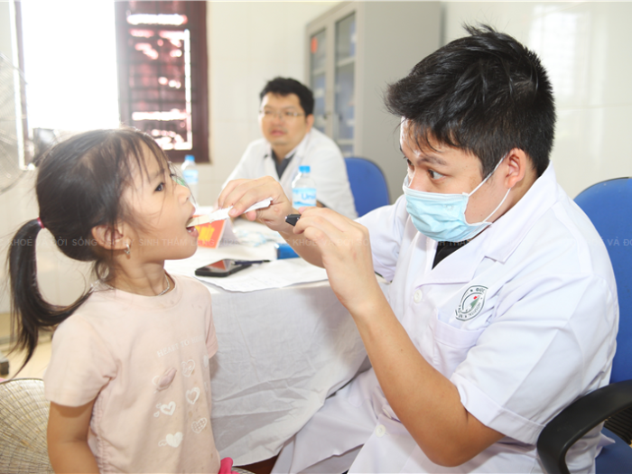 Màu áo trắng nơi xã đảo Minh Châu